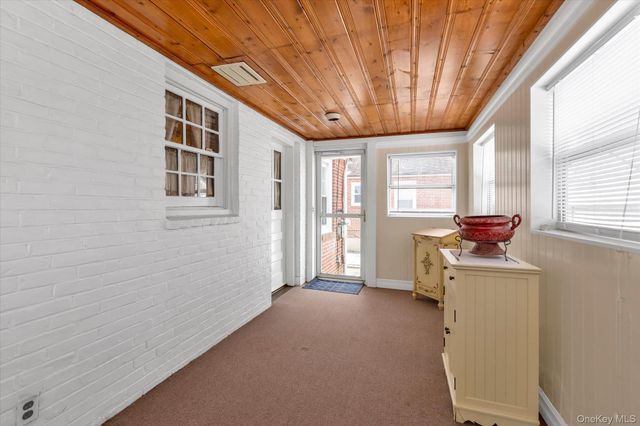 45 Sylvia Lane, New Hyde Park, NY 11040