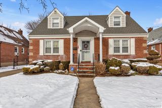 45 Sylvia Lane, New Hyde Park, NY 11040