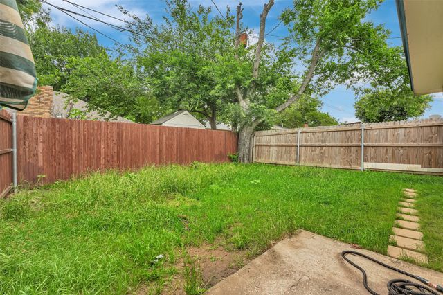 411 S Las Vegas Trail, White Settlement, TX 76108