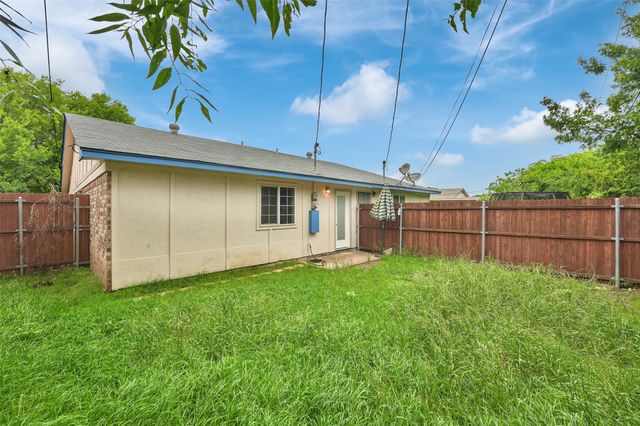 411 S Las Vegas Trail, White Settlement, TX 76108