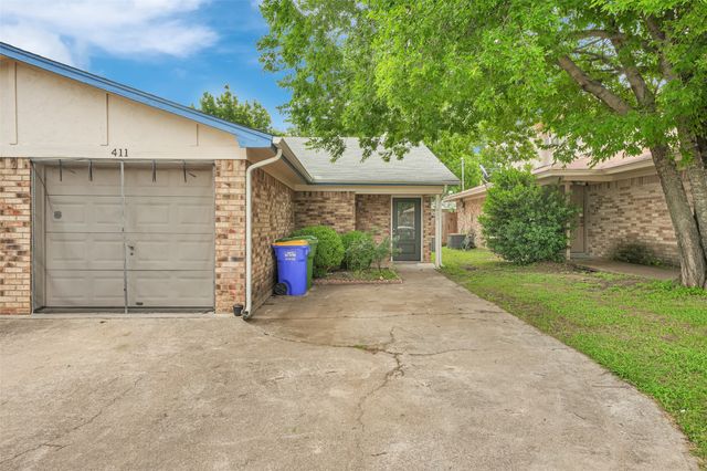 411 S Las Vegas Trail, White Settlement, TX 76108