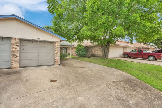 411 S Las Vegas Trail, White Settlement, TX 76108