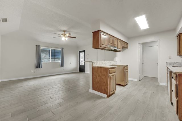 411 S Las Vegas Trail, White Settlement, TX 76108