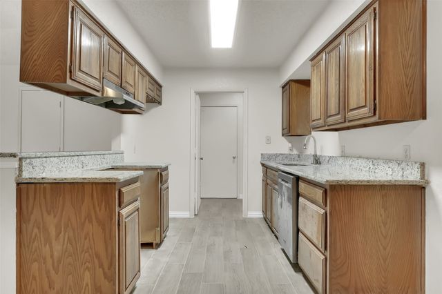411 S Las Vegas Trail, White Settlement, TX 76108