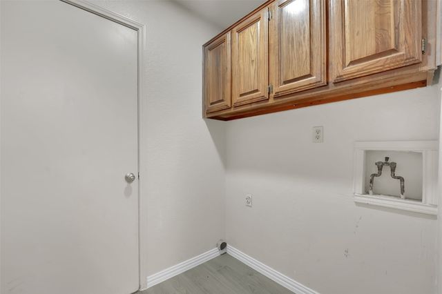411 S Las Vegas Trail, White Settlement, TX 76108