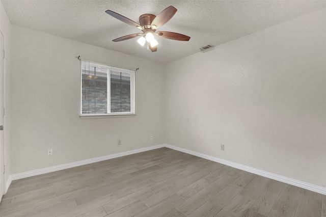 411 S Las Vegas Trail, White Settlement, TX 76108