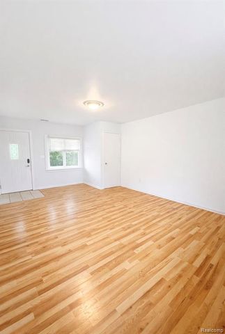 19397 Gaylord, Redford, MI 48240