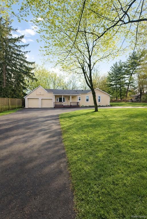 19397 Gaylord, Redford, MI 48240