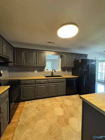 1861 New Center Road, Hartselle, AL 35640