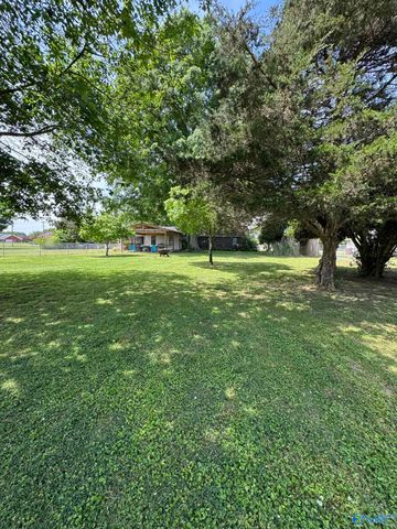 1861 New Center Road, Hartselle, AL 35640