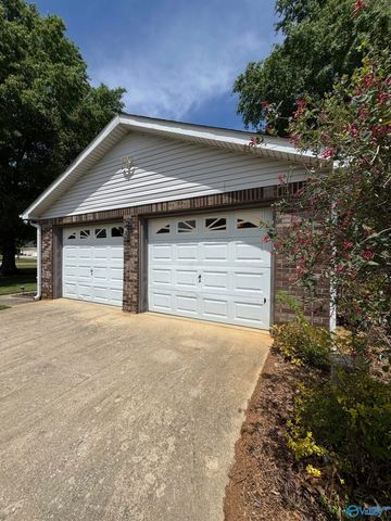 1861 New Center Road, Hartselle, AL 35640