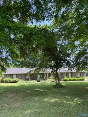 1861 New Center Road, Hartselle, AL 35640