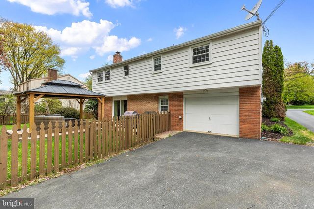 2604 BEECHWOOD RD, Lancaster, PA 17601