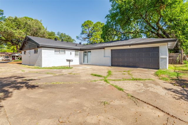1120 Kris Street, Irving, TX 75060