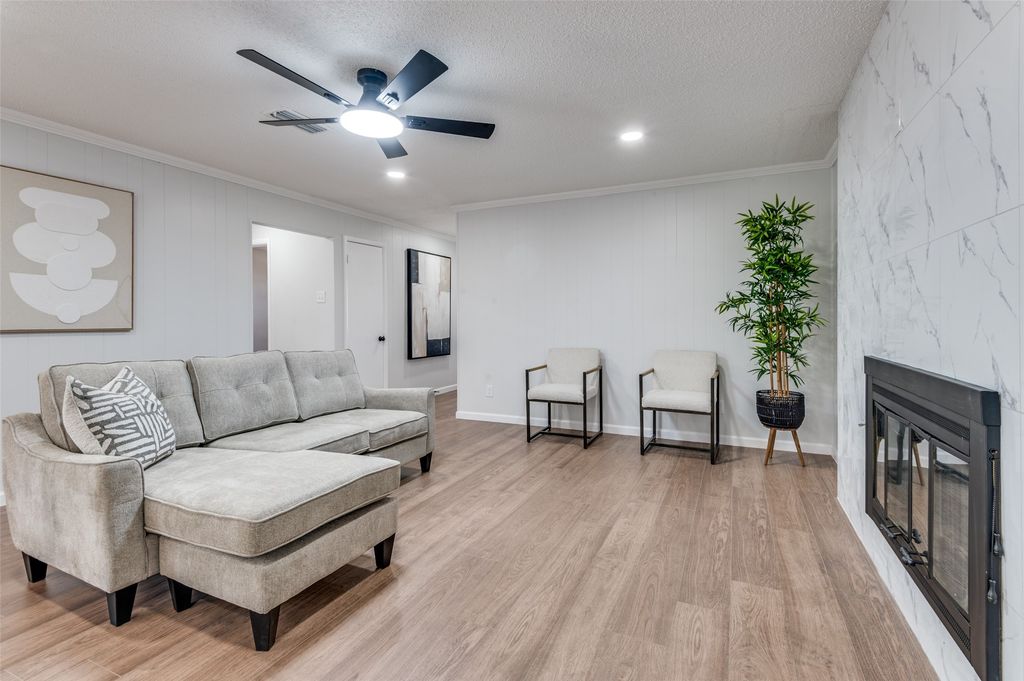 1120 Kris Street, Irving, TX 75060