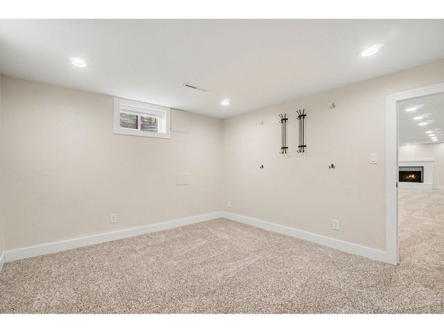 2421 Courtney Dr, Loveland, CO 80537