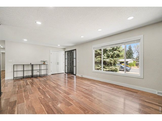 2421 Courtney Dr, Loveland, CO 80537