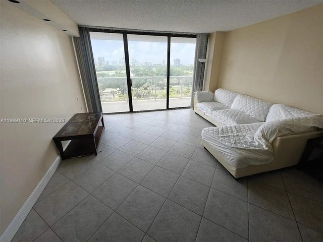 3701 N Country Club Drive 705, Aventura, FL 33180