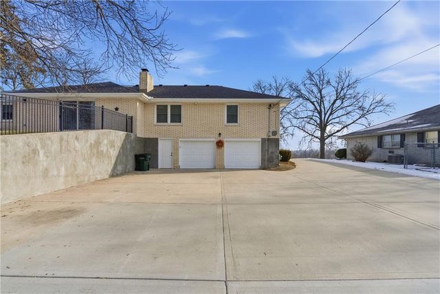 1108 S Esplanade Street, Leavenworth, KS 66048