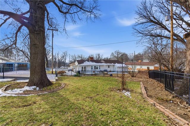 1108 S Esplanade Street, Leavenworth, KS 66048