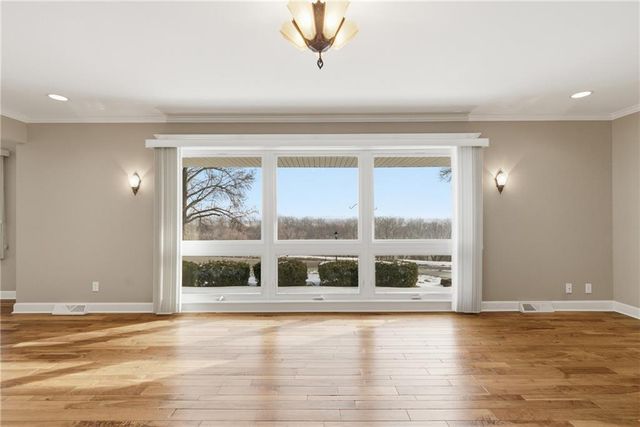 1108 S Esplanade Street, Leavenworth, KS 66048