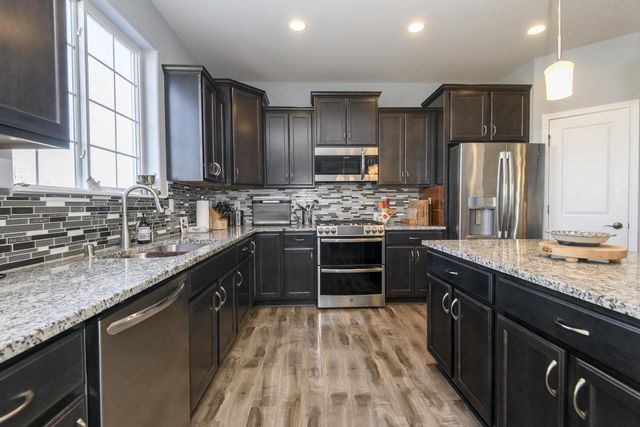 512 Westlawn AVENUE, Mukwonago, WI 53149