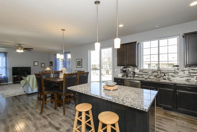 512 Westlawn AVENUE, Mukwonago, WI 53149