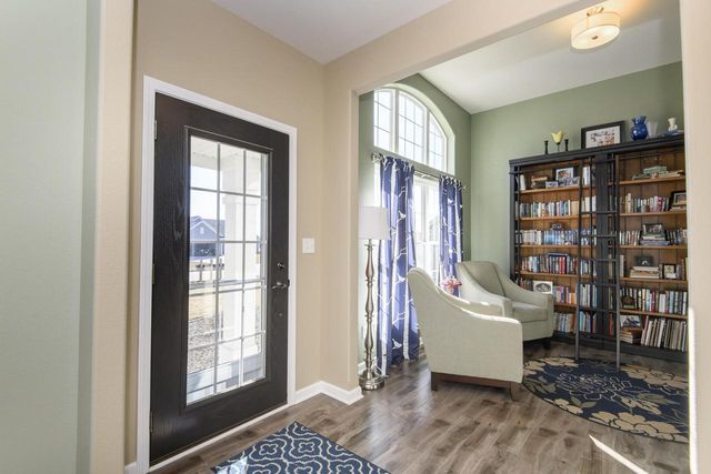 512 Westlawn AVENUE, Mukwonago, WI 53149