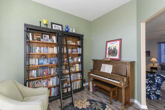 512 Westlawn AVENUE, Mukwonago, WI 53149