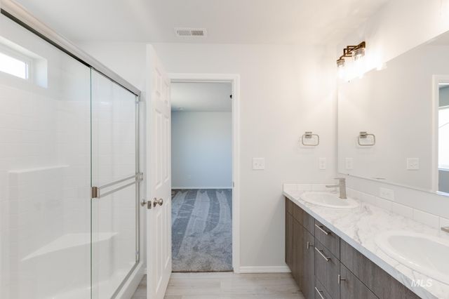 1642 SW Besra Dr, Mountain Home, ID 83647