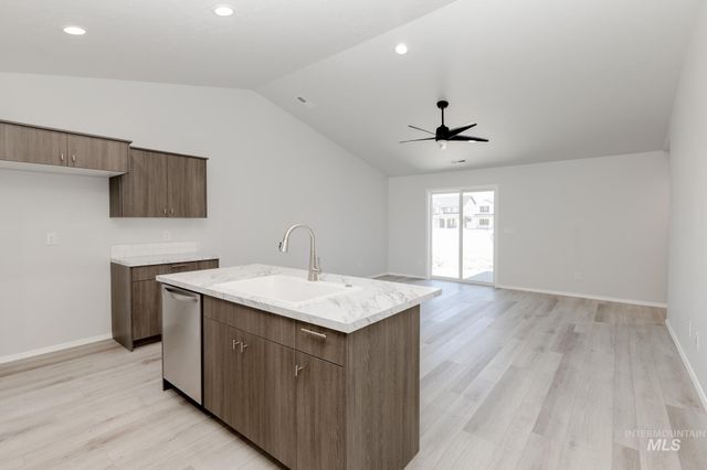 1642 SW Besra Dr, Mountain Home, ID 83647