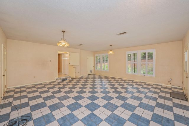 6070 W Dogwood Drive, Crestview, FL 32536