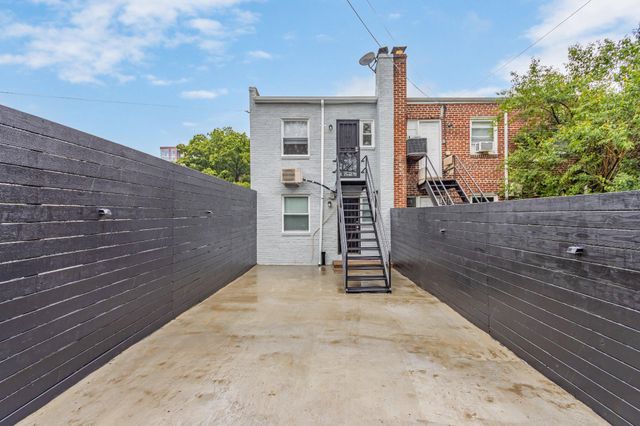 1721 GALES PL NE, Washington, DC 20002