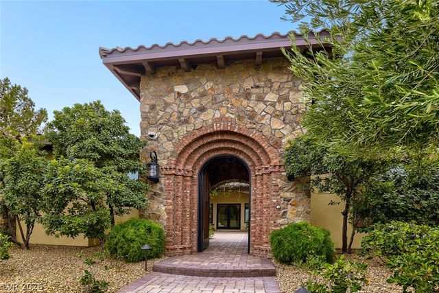 9707 Dream Brook Court, Las Vegas, NV 89149