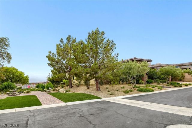 9707 Dream Brook Court, Las Vegas, NV 89149