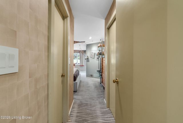 1603 Dunbarton Wynde, Louisville, KY 40205