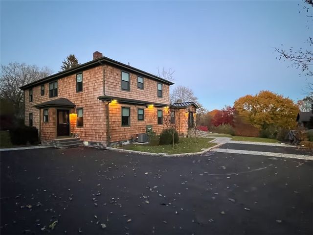 2 E Boulevard 2, Middletown, RI 02842