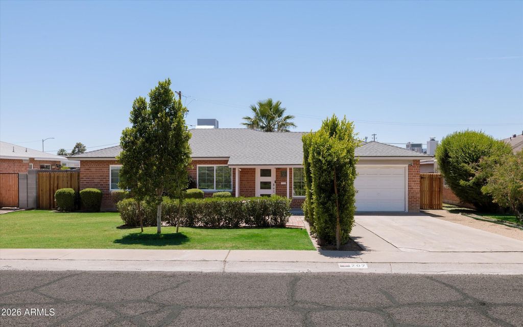 Image 1 of property listing at 707 W LUKE Avenue, Phoenix, AZ 85013