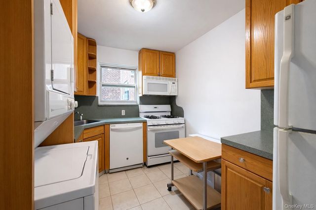 260-11 Langstone Avenue GV118E5-1, Glen Oaks, NY 11004