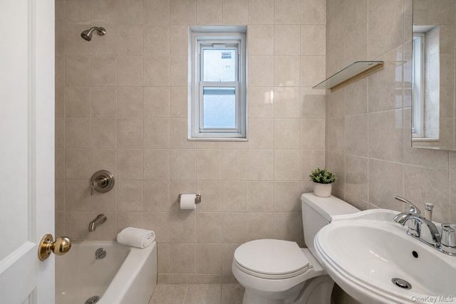 260-11 Langstone Avenue GV118E5-1, Glen Oaks, NY 11004