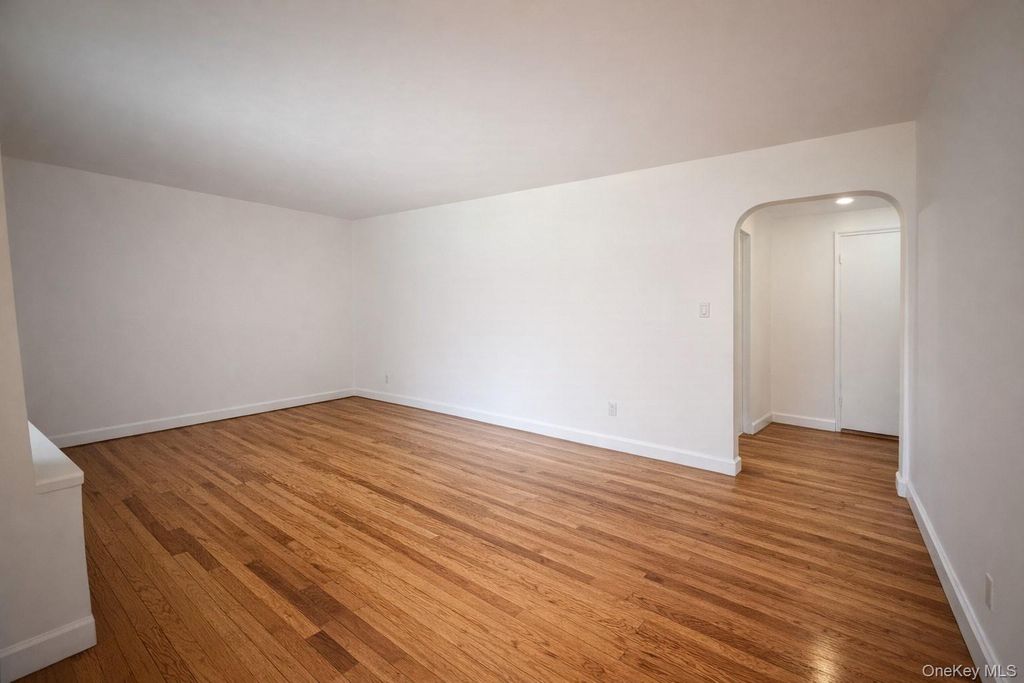 260-11 Langstone Avenue GV118E5-1, Glen Oaks, NY 11004