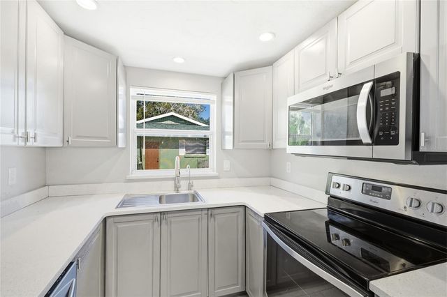 5320 MOELLER AVENUE, Sarasota, FL 34233