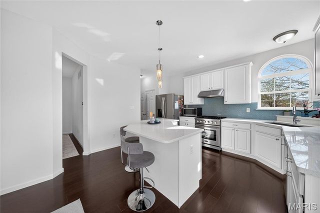 100 Wyndcrest Court, Lake St Louis, MO 63367