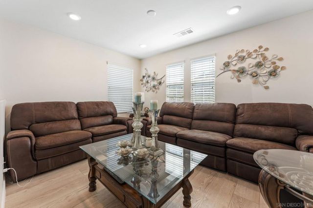 1287 White Oak Court, El Cajon, CA 92020