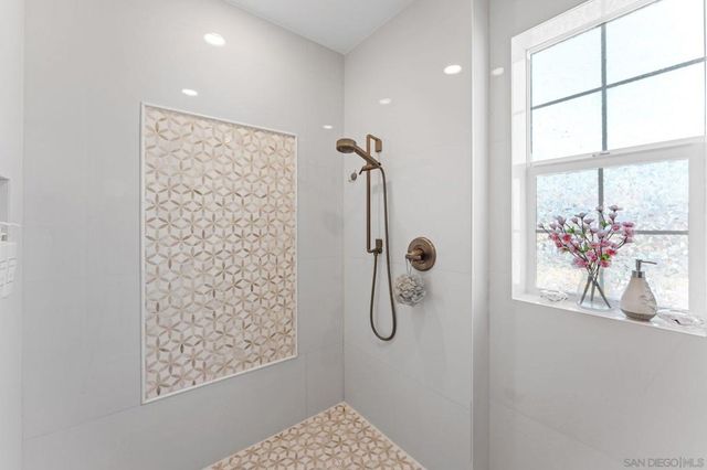 1287 White Oak Court, El Cajon, CA 92020