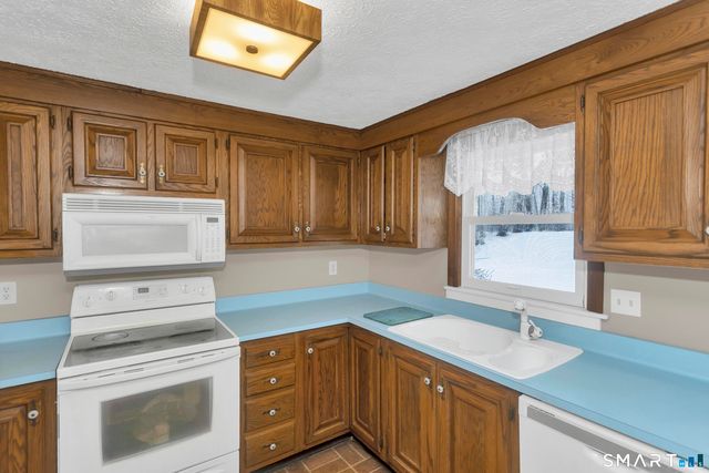 31 Sharren Lane, Enfield, CT 06082