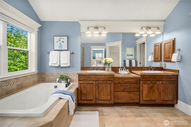2534 NW Stoney Creek Drive, Issaquah, WA 98027