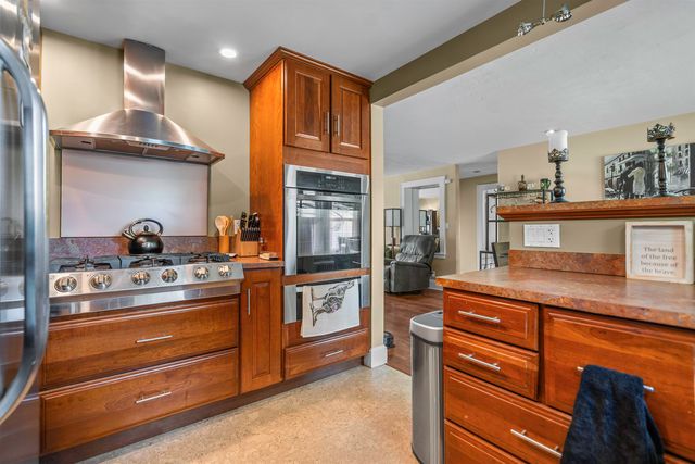 222 Calef Road, Manchester, NH 03103