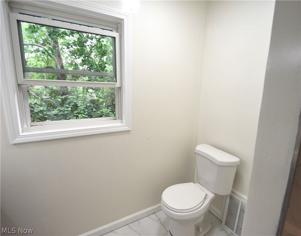 5347 Old Oxford Lane, Youngstown, OH 44512
