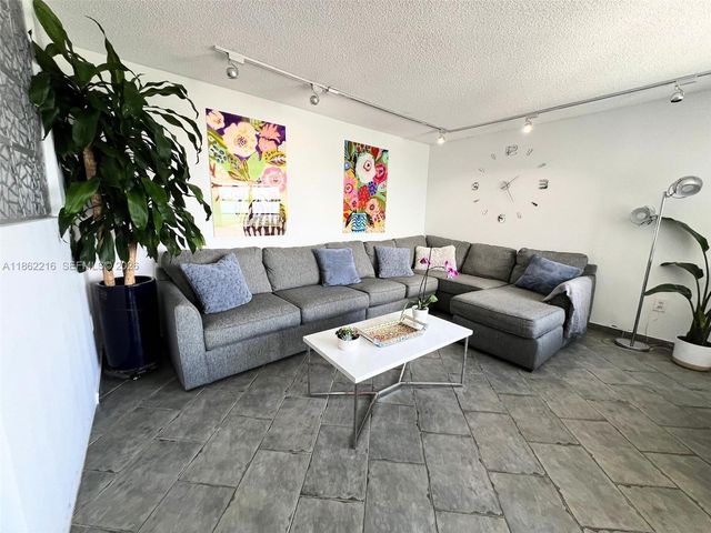 2750 NE 183rd Street 2707, Aventura, FL 33160